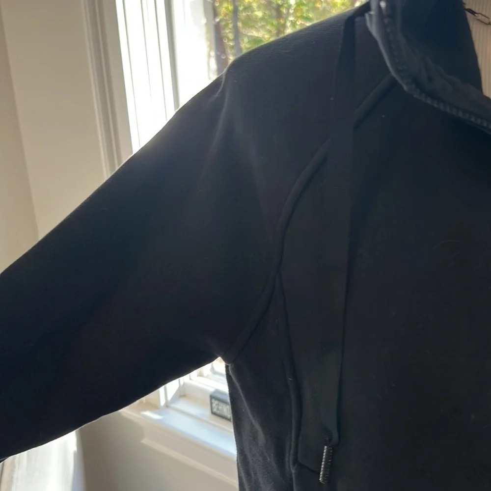 Lululemon Cropped Black Hoody, Size 6, Like New - Picture 3 of 8